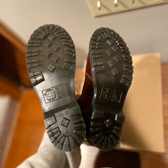 Dr. Martens Leonore Fur Lined Chelsea Booties - Picture 4 of 4